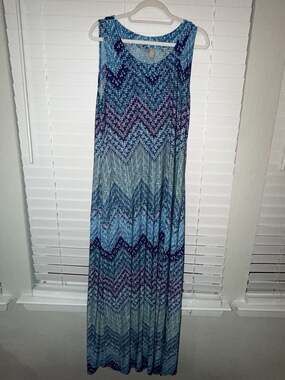 Chico's Size 2 Blue Chevron Print Sleeveless Maxi Dress